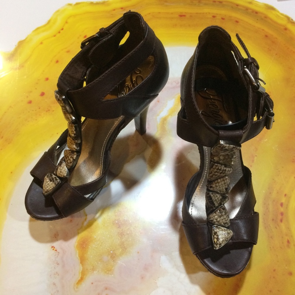 FERGIE “Gutsy” Leather Platform Heels - Picture 3 of 7